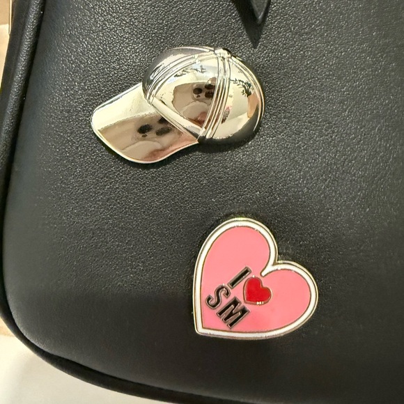 Steve Madden Black Backpack with 2 Cute Keychains & 2 Pins NWT - Picture 3 of 9